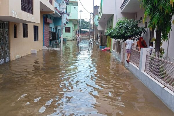 1 घंटे की झमाझम बारिश से शहर हुआ जलमग्न, सीवर पर बहाया  करोड़ों रुपया बेकार – रिहायशी बस्तियों के साथ एमएस रोड पानी से हुई सराबोर