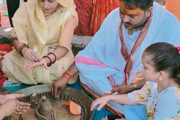 जन कल्याण की कामना को लेकर दोहरा हनुमान मंदिर पर बनाए  पार्थिव शिवलिंग