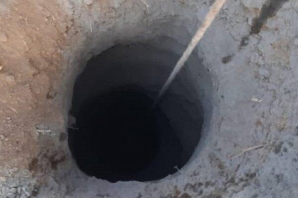 बोरवेल में गिरे बच्चे को करीब आठ घंटे की मशक्कत के बाद सुरक्षित निकाला गया