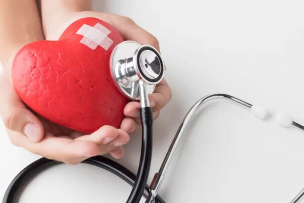 Heart Health: दिल का रखना चाहते हैं ख्याल तो खाना शुरू कर दें ये 4 चीजें