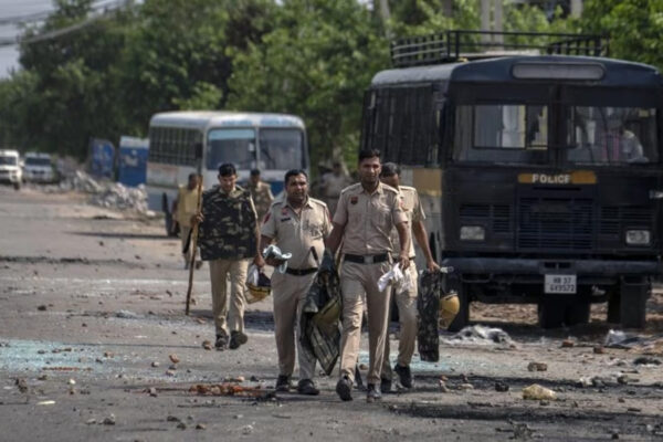नागों को पूजिये लेकिन दूध मत पिलाइये