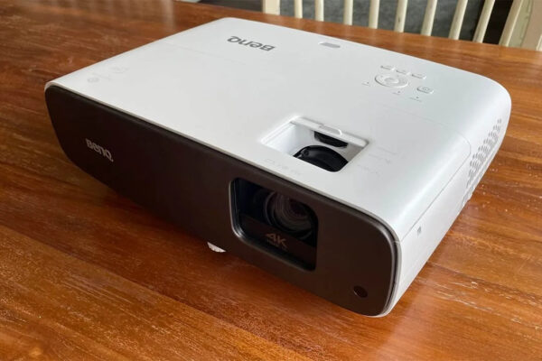 घर पर थियेटर जैसा मजा चाहिए तो Benq दे रहा है सस्ते में प्रोजेक्टर