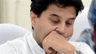 महाराज बनाम कमलनाथ क्यों नहीं ?