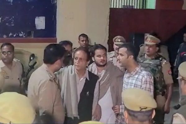 रामपुर जेल से शिफ्ट किए गए बाप-बेटे, आजम खान बोले-एनकाउंटर हो सकता है